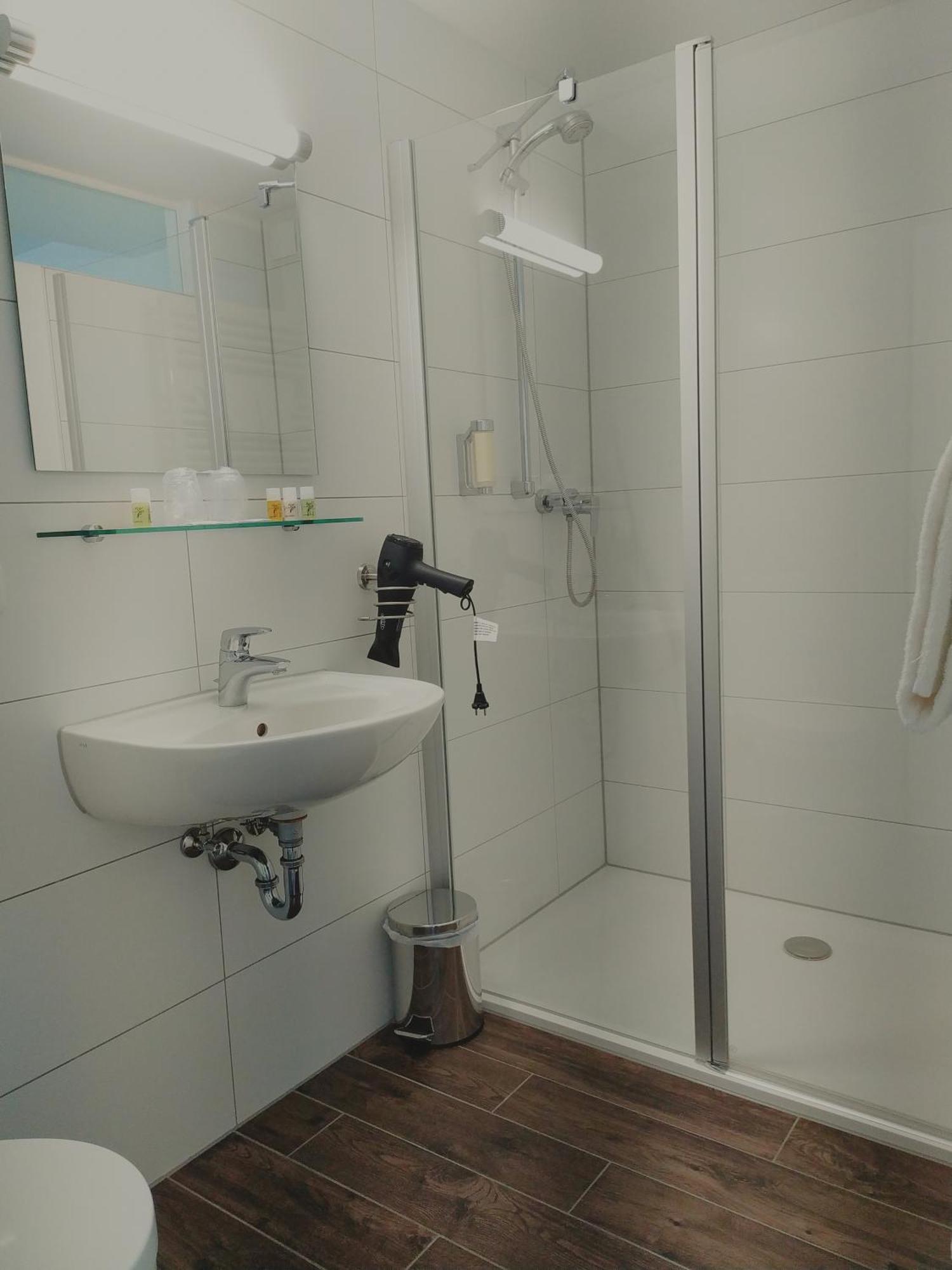 Dorfschaenke Deggendorf Hotel & Apartmenthaus & Biergarten, E-Bike-Verleih Kostenlos Εξωτερικό φωτογραφία
